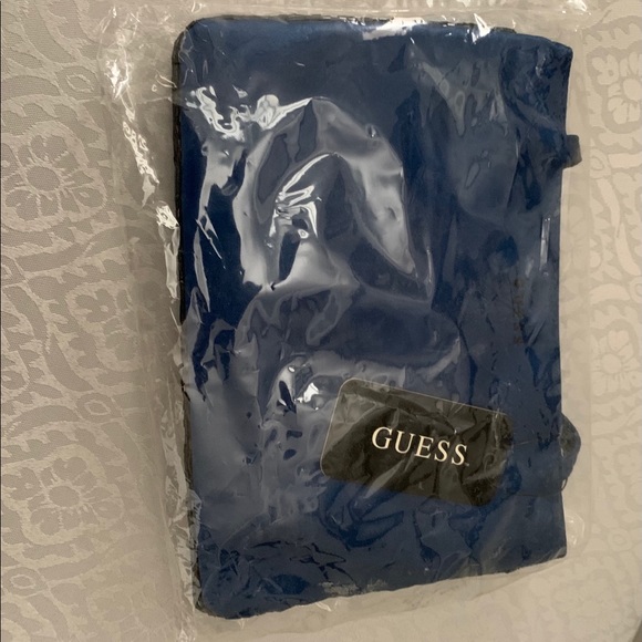 **NWT** ‘GUESS’ Satin Clutch/Bag - Midnight Blue - Picture 5 of 5